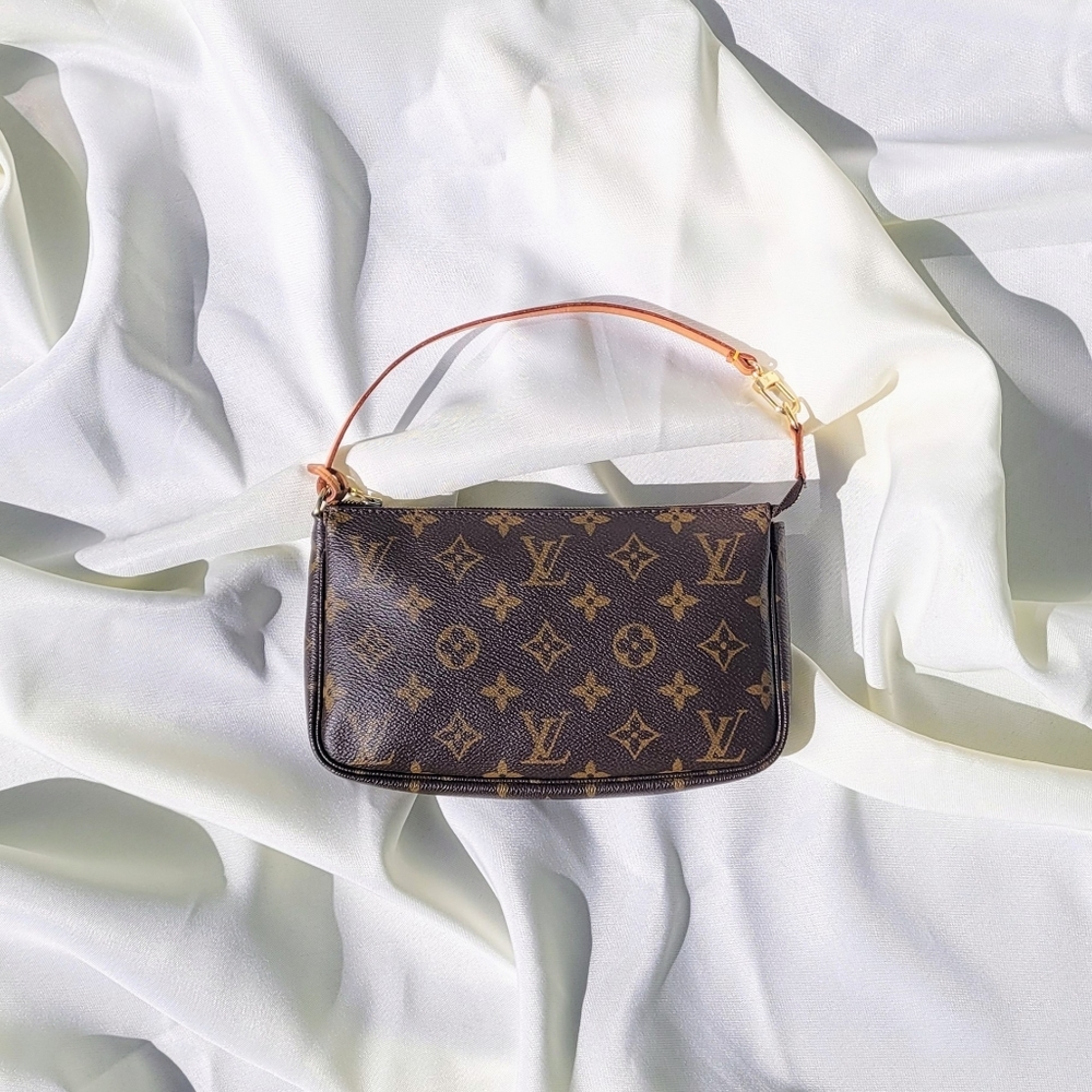 SOLD 🍯LOUIS VUITTON MONOGRAM POCHETTE🍯